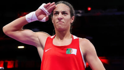 Imane Khelif saluting