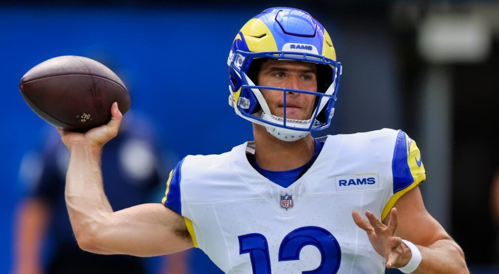 Stetson Bennett throwing football