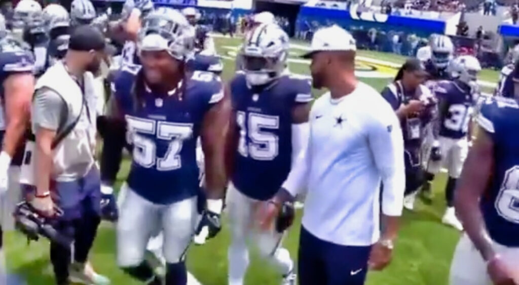 Dak Prescott and Ezekiel Elliott on the field