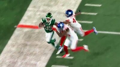 Xazavian Valladay being tackled by Giants players