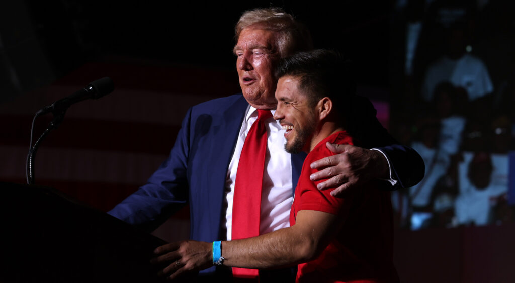  Donald Trump, embraces MMA fighter 