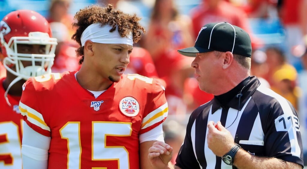 Patrick Mahomes of Kansas City Chiefs speaking to one of the NFL refs. Fans already think week 4's chiefs-chargers game is rigged.