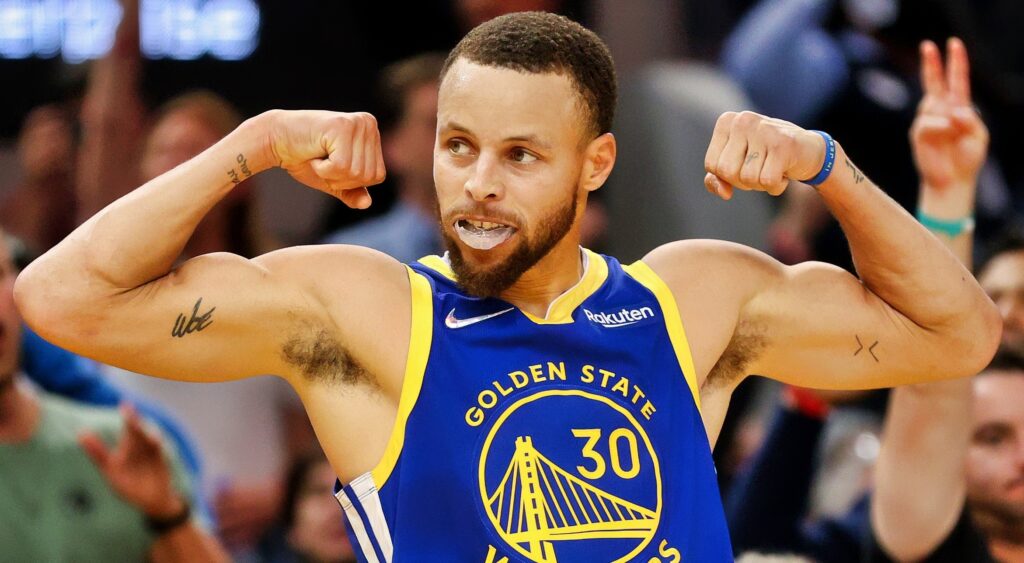 Steph Curry flexes during a game.