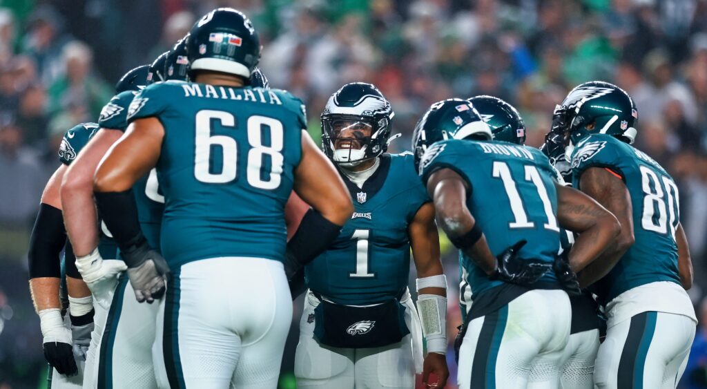 Devonta Smith in huddle with Eagles teammates 