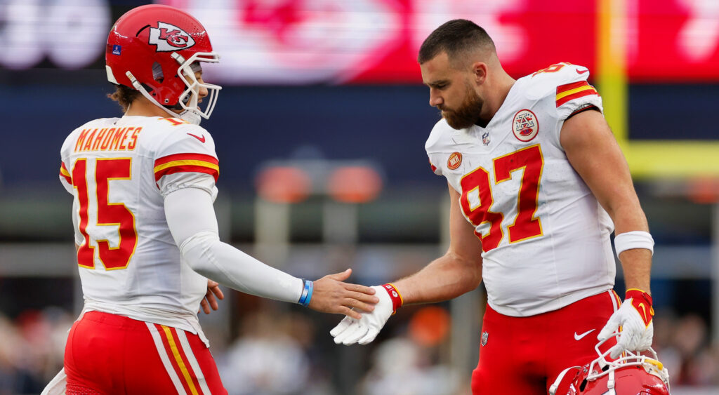 Patrick Mahomes and Travis Kelce shaking hands