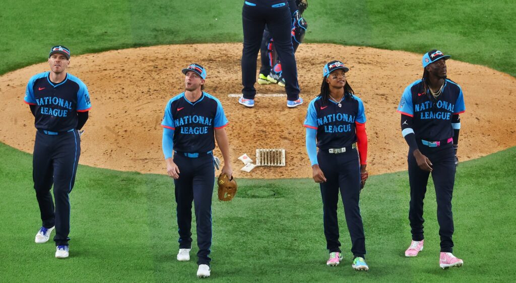 CJ Abrams on the field with other National League all-stars at the MLB All-Star game.