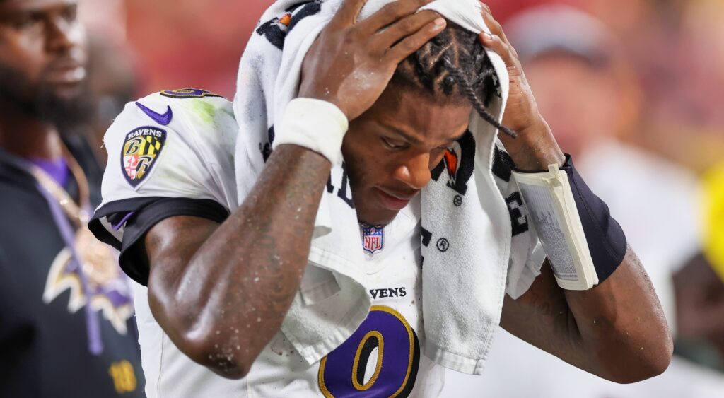 Baltimore Ravens QB Lamar Jackson with towel over head