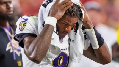 Baltimore Ravens QB Lamar Jackson with towel over head