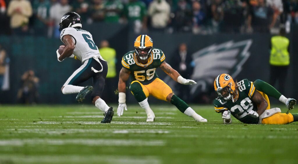 Eagles and Packers players on field