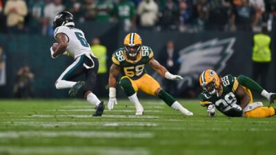 Eagles and Packers players on field