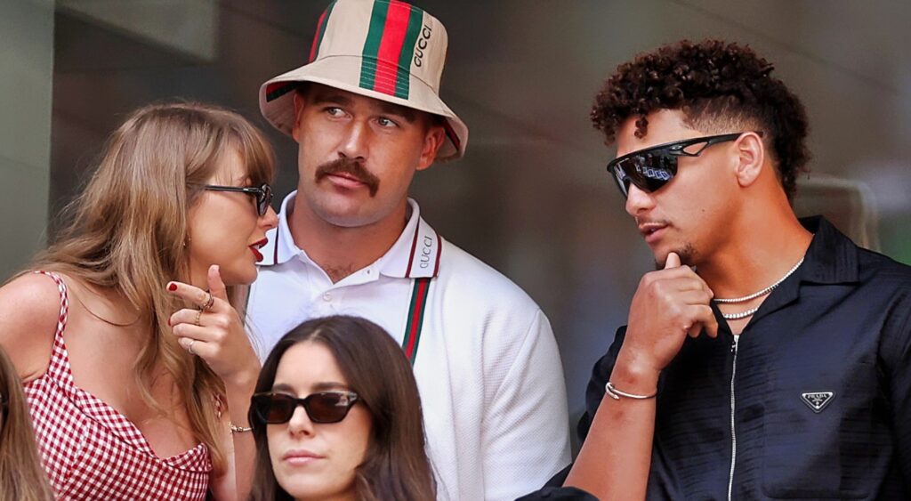 Taylor Swift talking to Patrick Mahomes at the US Open.