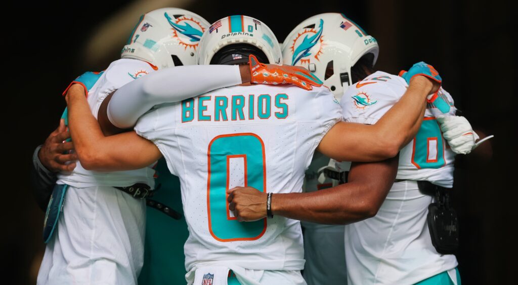 Braxton Berrios huddling with teammates