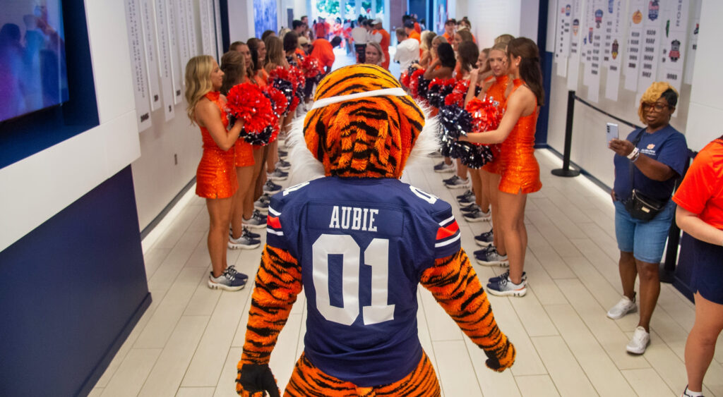 VIDEO: Cameras Caught Auburn Tigers Cheerleader Laying Out Oklahoma Sooners Player