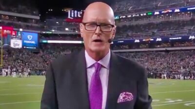 Scott Van Pelt on field during Eagles-Falcons game