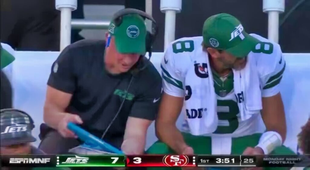 Nathaniel Hackett talking to Aaron Rodgers during New York Jets game.