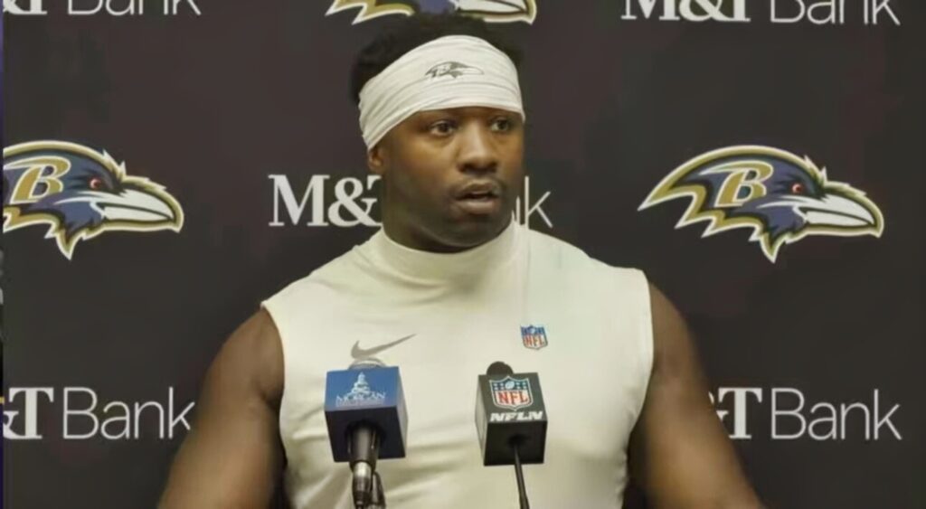 Roquan Smith of Baltimore Ravens looking on.