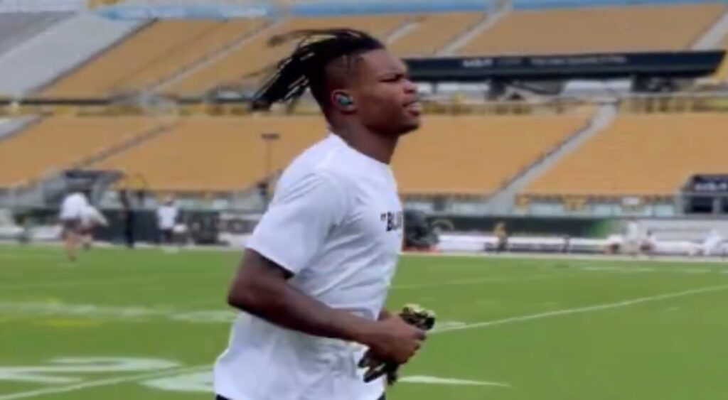 Travis Hunter running before Colorado game.