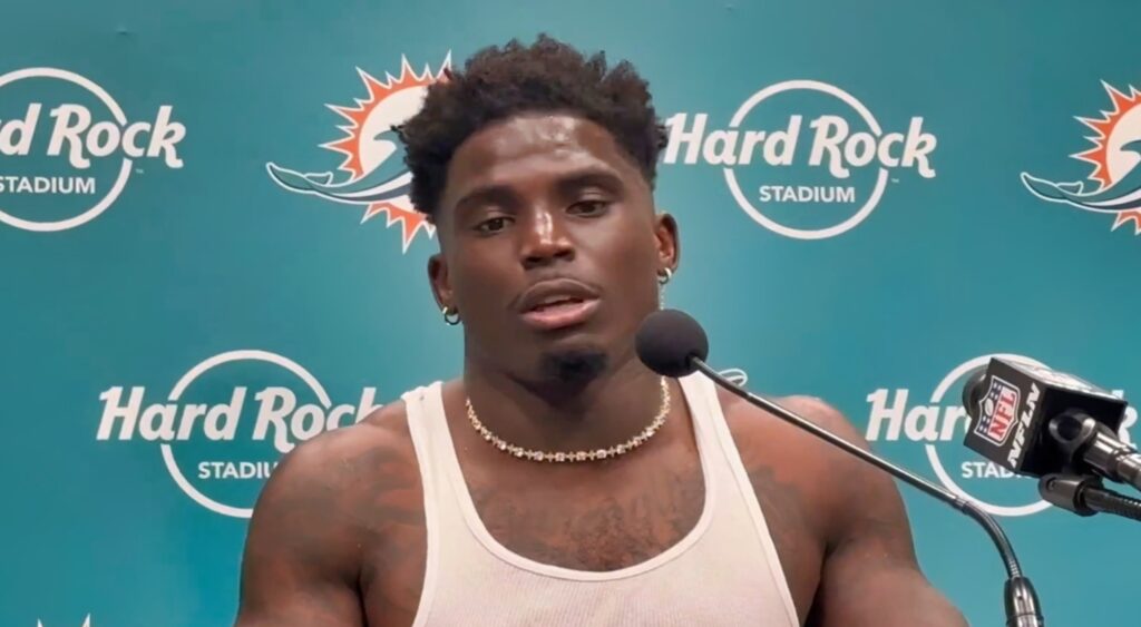 Tyreek Hill of Miami Dolphins speakin to reporters.