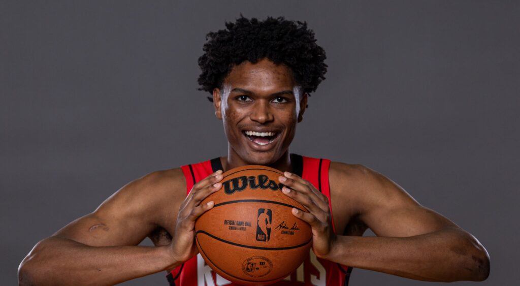 Amen Thompson poses for a rookie photoshoot