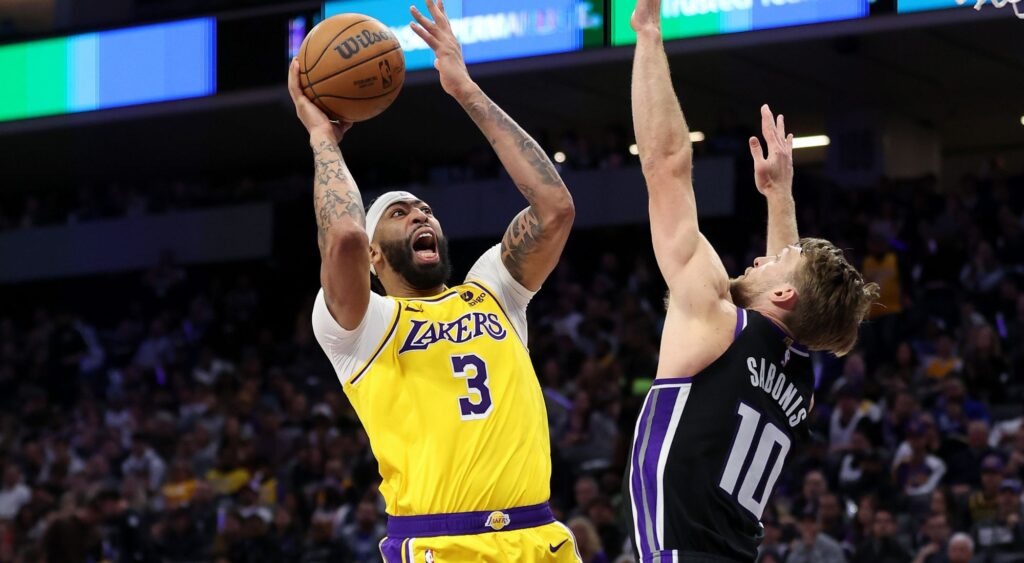 Anthony Davis of the Los Angeles Lakers goes up for a shot on Domantas Sabonis of the Sacramento Kings