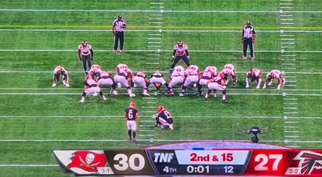 Field goal being lined up during Buccaneers - Falcons