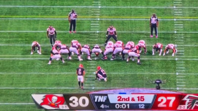 Field goal being lined up during Buccaneers - Falcons