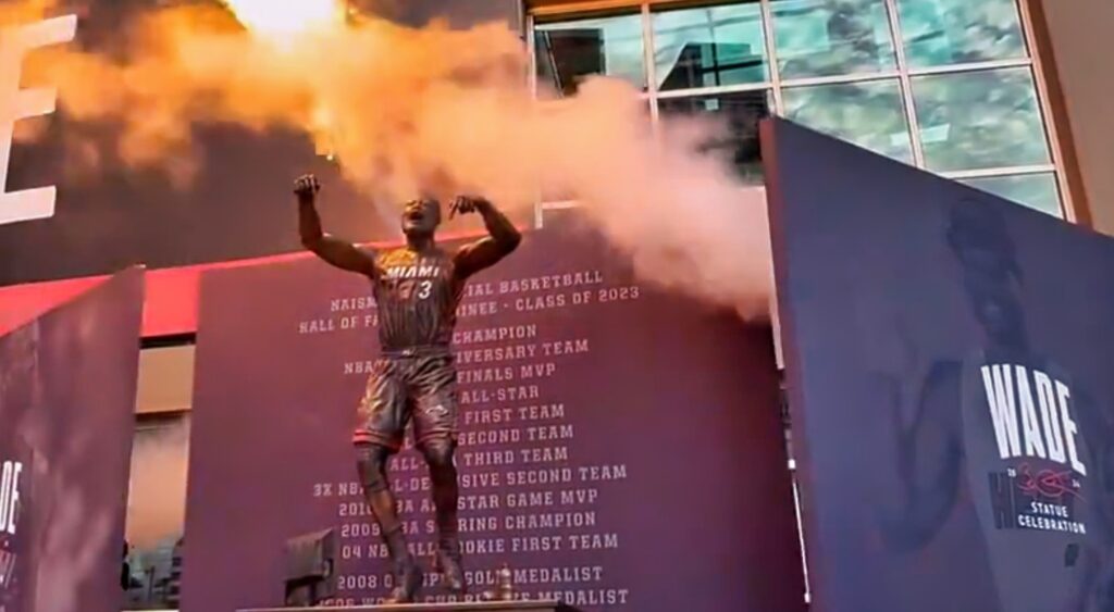 Miami Heat unveiled Dwyane Wade's statue