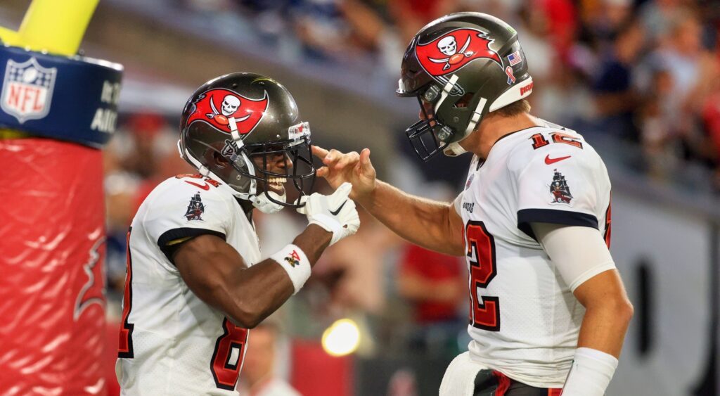 Antonio Brown and Tom Brady celebrate a touchdown.