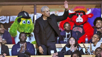 Barack Obama waving to crowd