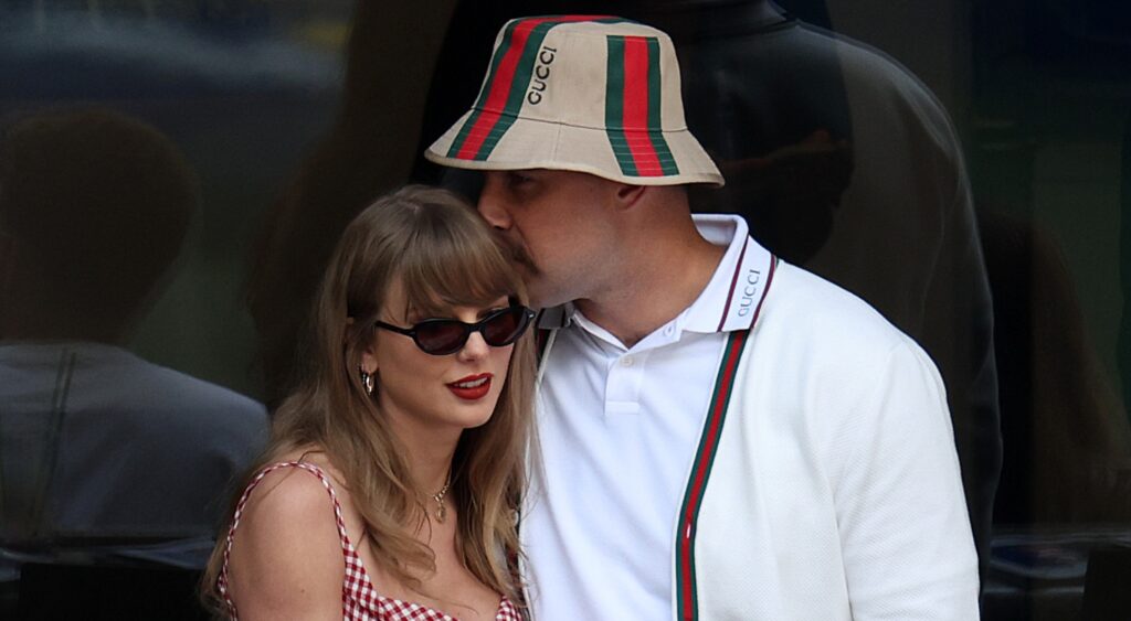 Travis Kelce kissing Taylor Swift