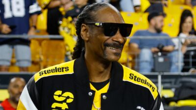 Snoop Dogg in Steelers gear