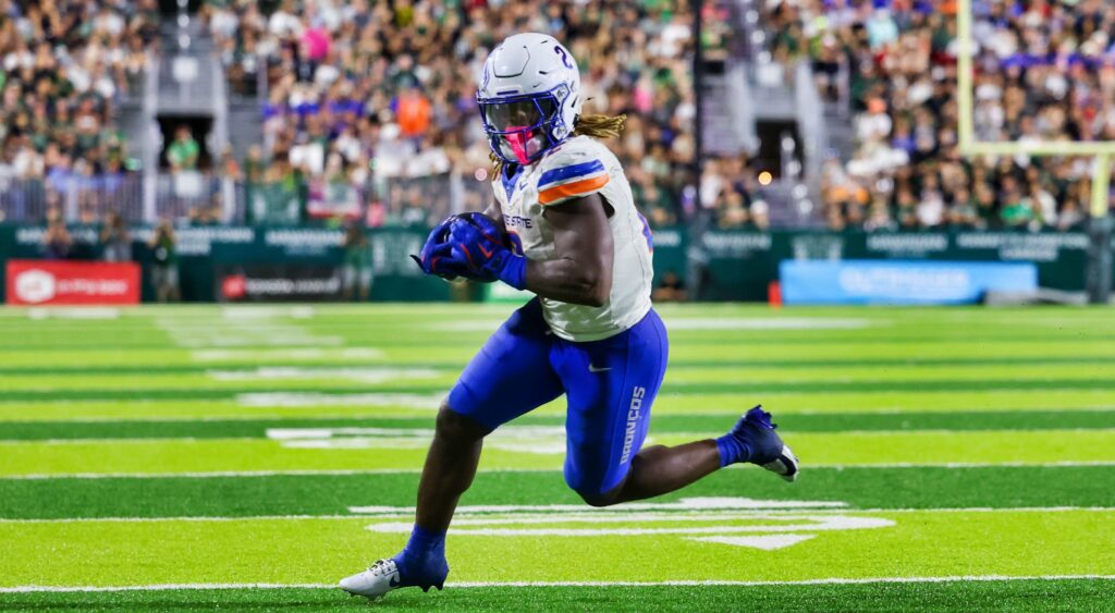 Ashton Jeanty during a college football game against Hawaii