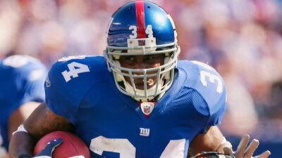 Derrick Ward in Giants uniform rushing the ball