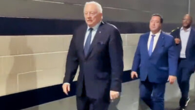 Jerry Jones walking through tunnel