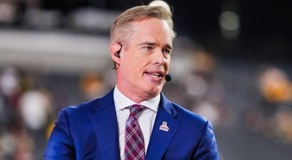 joe Buck speaking into mic