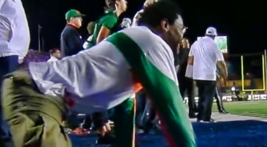 Michael Irvin on all fours during college football game