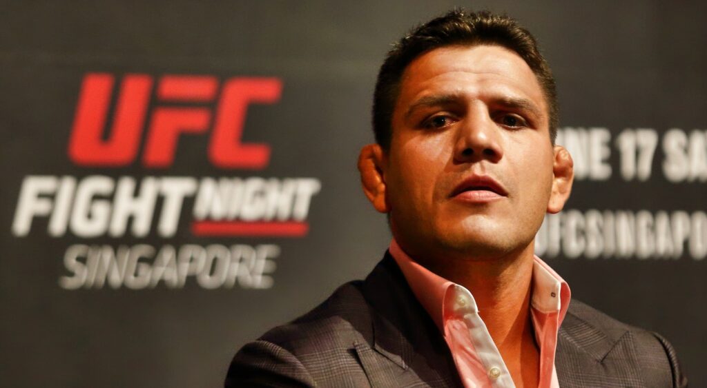 Rafael Dos Anjos suffers torn ACL