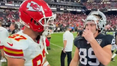 Travis Kelce speaking to Brock Bowers