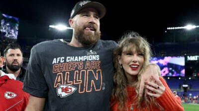 Travis Kelce and Taylor Swift celebrates victory together