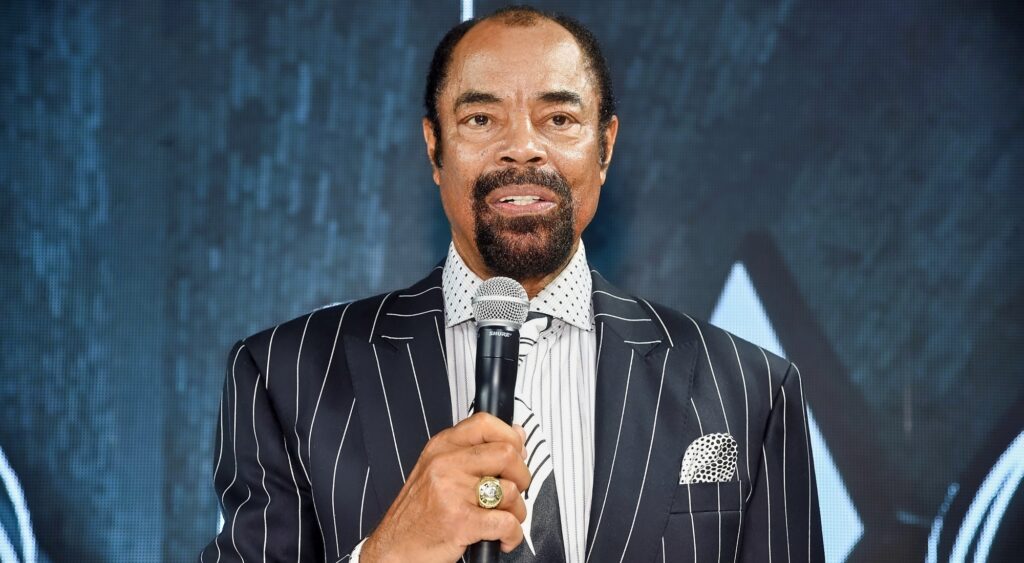 Walt Frazier gave a one-word response about the Knicks roster.