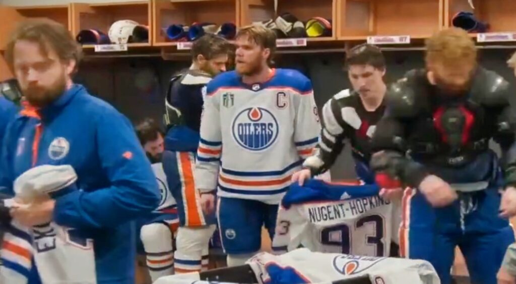 Connor McDavid speaking to Edmonton Oielrs teammates.