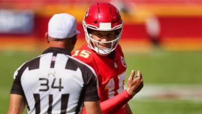 Patrick Mahomes talking to ref