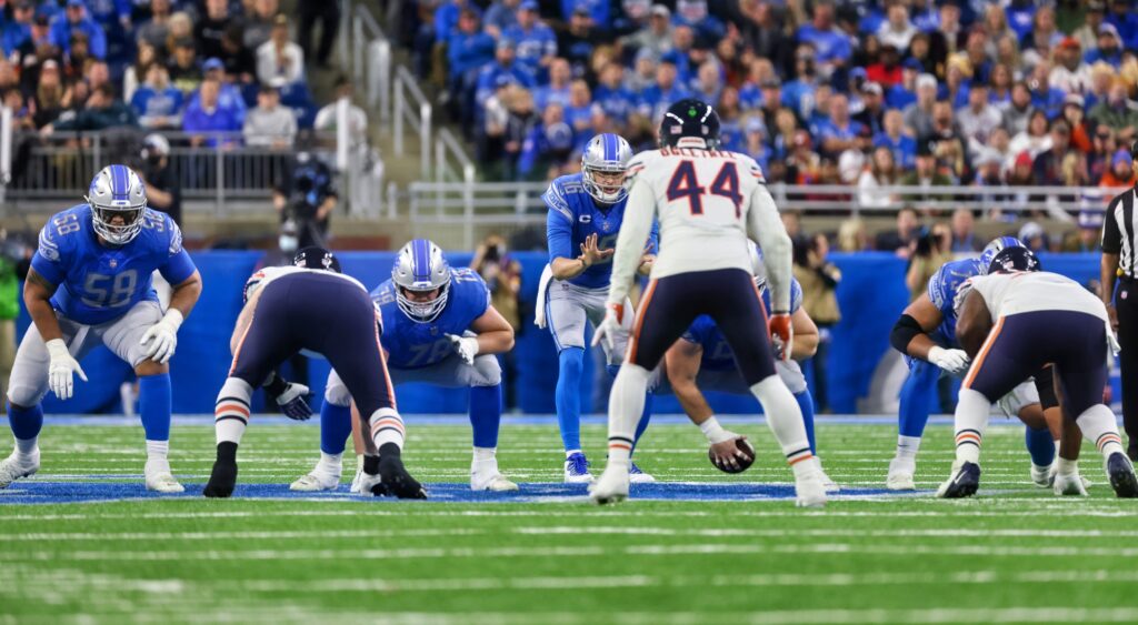 Lions and Bears players at line of scrimmage