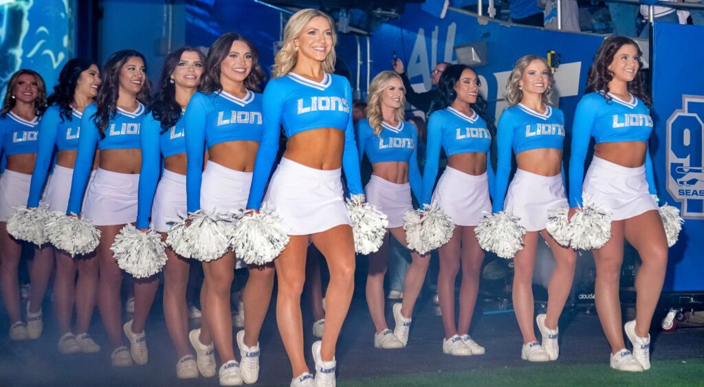 Detroit Lions cheerleaders in theri uniforms