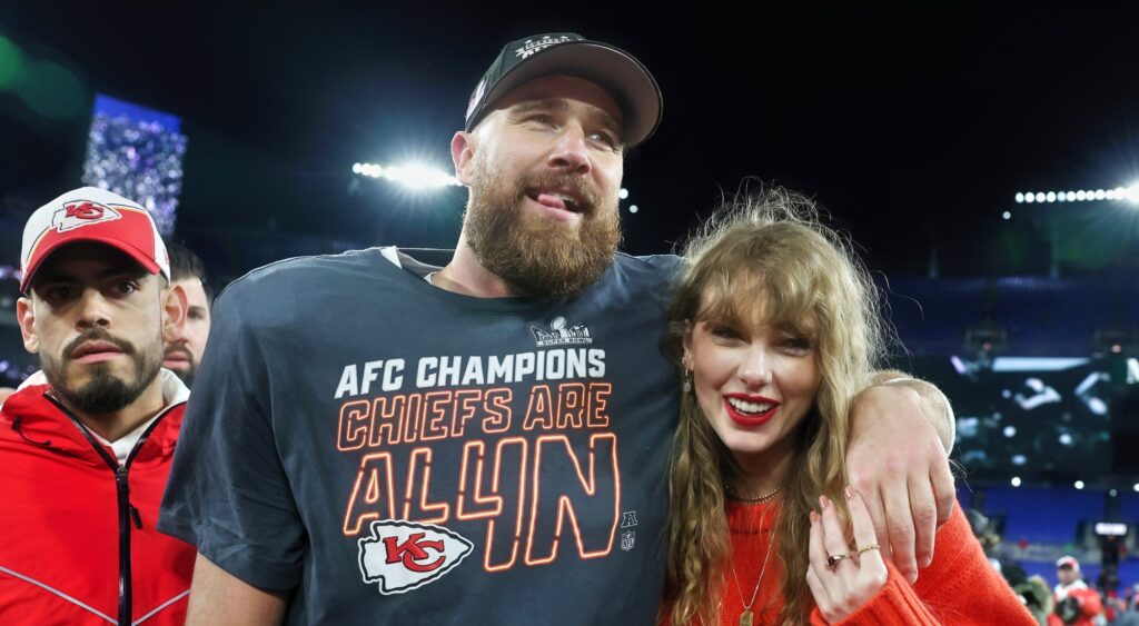 Travis Kelce and Taylor Swift celebrate after game.