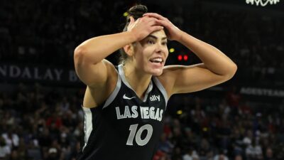 Kelsey Plum with her hands on her head