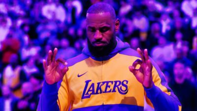 LeBron James in Lakers warmups