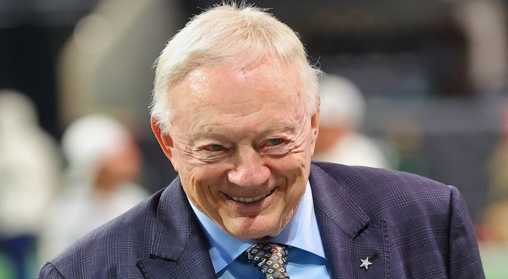 Photo of Jerry Jones smiling for article on Jonathan Mingo