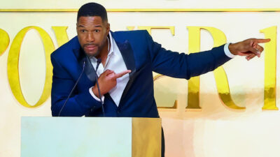 Michael strahan pointing