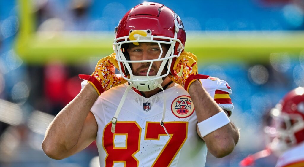 Travis Kelce playing football